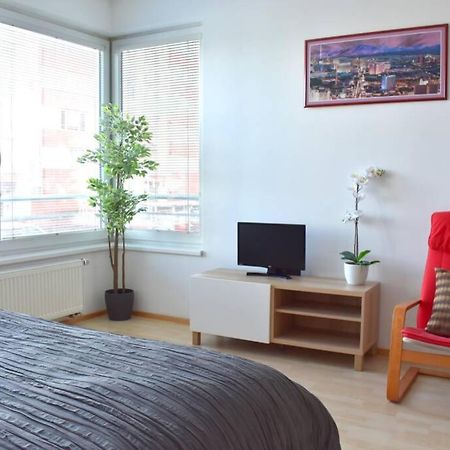 Modern Apartments - Airport 8Mins Prag Eksteriør billede