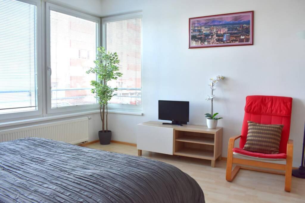 Modern Apartments - Airport 8Mins Prag Eksteriør billede