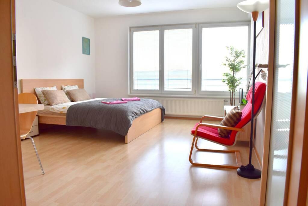 Modern Apartments - Airport 8Mins Prag Eksteriør billede