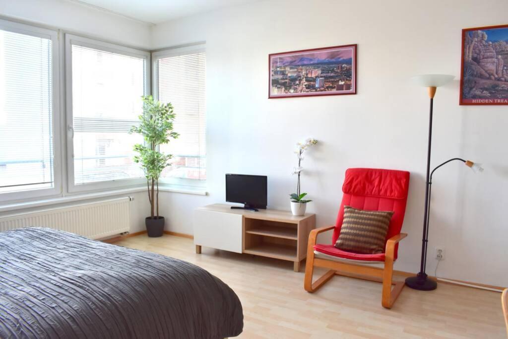 Modern Apartments - Airport 8Mins Prag Eksteriør billede