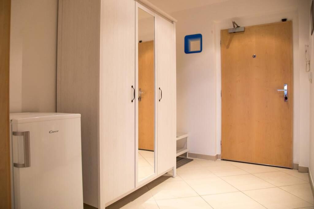 Modern Apartments - Airport 8Mins Prag Eksteriør billede